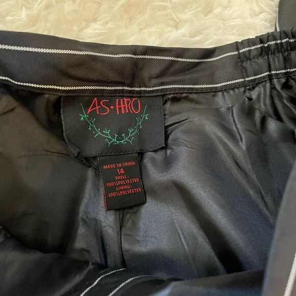 NWT As-hro pant suit, pin stripe, black &white, jacket is short waisted SZ14 - Picture 8 of 13